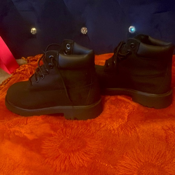 Worn once last year ,no longer fits, no original box - Picture 2 of 5